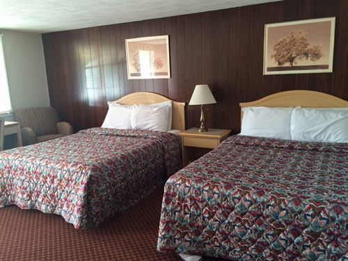 Fels Three Crown Motel 2*
