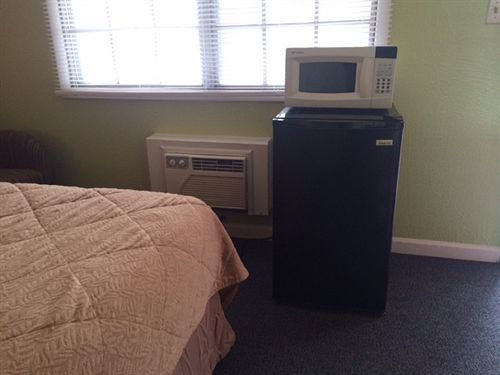 Fels Three Crown Motel 2*